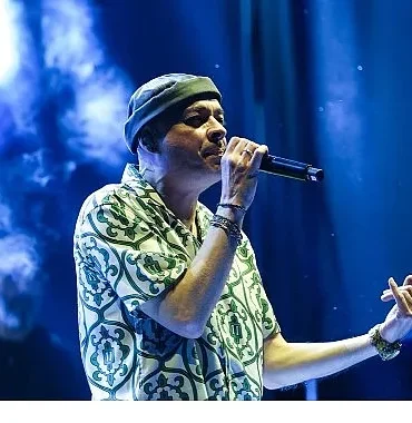 ceza-enfest-sahnesinde-hayranlarini-costurdu.jpg