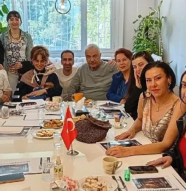 ihsan-tas-imzali-kirik-ruhlar-guclu-kadin-hikayeleriyle-geliyor.jpg