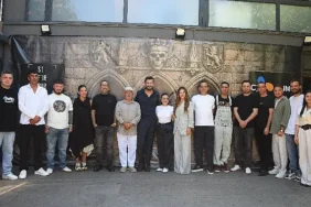kiyma-hain-eser-kendi-duser-ekibi-mangal-partisinde-basinla-bulustu.jpg