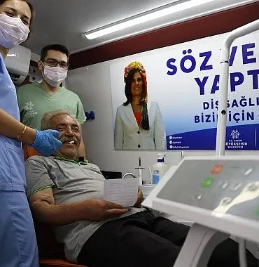 baskan-cercioglu-mobil-agiz-ve-dis-sagligi-hizmetlerini-kentin-dort-bir-yaninda-vatandaslarla-bulusturmayi-surduruyor.jpg