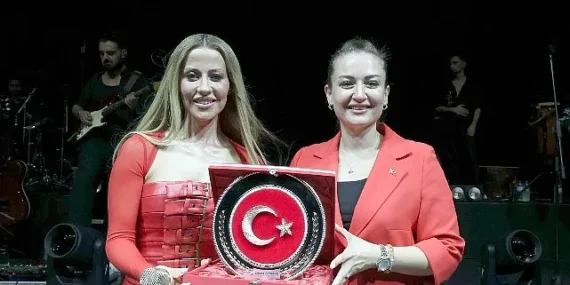 30-agustos-zafer-bayrami-antalyada-buyuk-bir-coskuyla-kutlandi.jpg