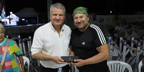 8-edremit-kitap-fuari-7-gunluk-kultur-ve-sanat-yolculugunun-ardindan-sona-erdi.jpg