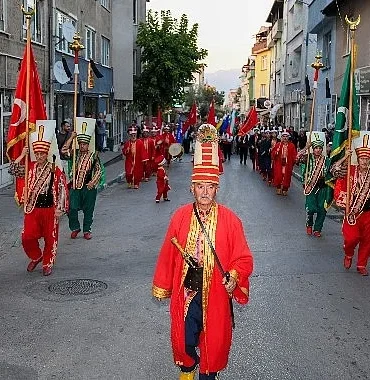 balkanlarin-ezgileri-osmangazi-sokaklarinda-yankilandi.jpg