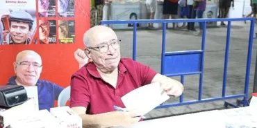 edremit-kitap-fuarinda-besinci-gun-demokrasi-tarih-edebiyat-ve-tiyatro-ayni-sahneye-tasindi.jpg