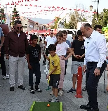 geyvede-medeniyetler-bulustu-cocuk-ve-halk-oyunlari-senligi-renkli-goruntulere-sahne-oldu.jpg