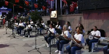malkarada-30-agustos-zafer-bayrami-fener-alayi-coskuyla-gerceklestirildi.jpg