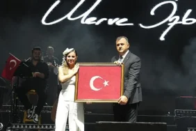 merve-ozbey-sarayi-salladi.jpg