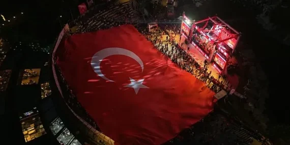 zafer-bayrami-bayrampasada-coskuyla-kutlandi.jpg