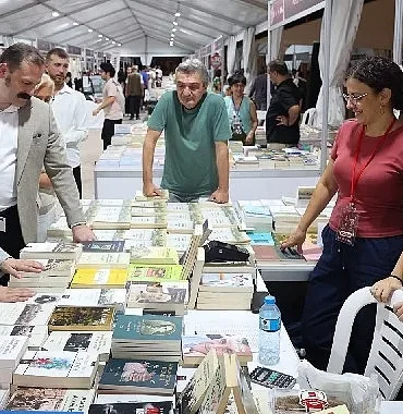 2-maltepe-kitap-gunleri-basladi.jpg