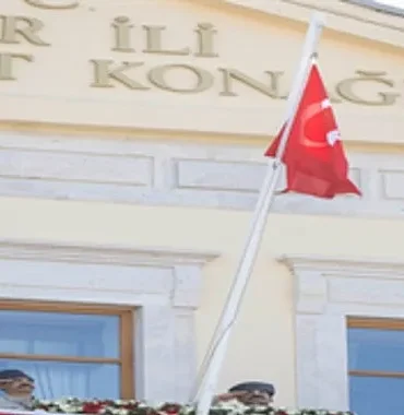 9-eylul-coskusu-suvari-birliklerinin-bayrak-toreniyle-devam-ediyor.jpg
