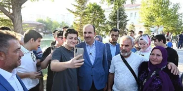 baskan-altay-4-gastrofeste-katilan-ziyaretcilere-seflere-ve-esnafa-tesekkur-etti.jpg