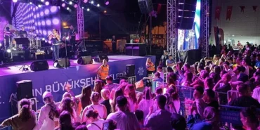 baskan-cercioglundan-buharkentin-dusman-isgalinden-kurtulusunun-104-yilinda-coskulu-konser.jpg