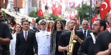 cesme-kurtulusunun-104-yilini-gururla-kutladi.jpg