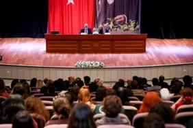 deu-soylesilerinde-koklerden-gunumuze-turk-dili-konusuldu.jpg