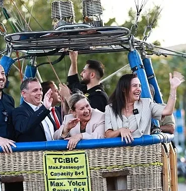efest-2026da-gecmisten-gelecege-uzanan-iki-anlamli-acilis-dostluk-saati-ve-kurtulus-kafe.jpg