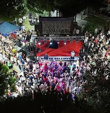 guzelyalida-nostalji-ruzgari-esti-80ler-90lar-senligi-unutulmaz-anlara-sahne-oldu.jpg