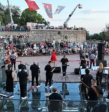 hidirlik-kulesinde-gun-batimi-ve-muzik-keyfi-yasandi.jpg