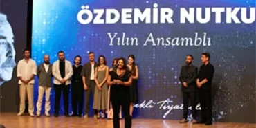 izbbst-ozdemir-nutku-tiyatro-odullerinden-dort-odulle-dondu.jpg