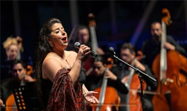 izmir-oda-orkestrasi-yeni-sezonu-zeytin-sahnede-acti.jpg