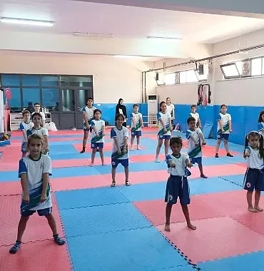 kartepede-3-bin-700-ogrenci-sporla-bulustu.jpg