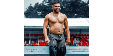kemer-belediye-gurescisi-boy-atladi.jpg