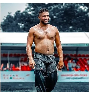 kemer-belediye-gurescisi-boy-atladi.jpg