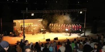 kurtulus-coskusu-genclik-korosu-konseriyle-yenicekoye-tasindi.jpg