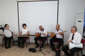 mavi-ev-alzheimer-hastalarina-ve-yakinlarina-moral-oluyor.jpg