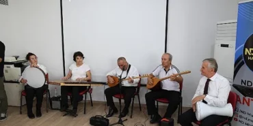 mavi-ev-alzheimer-hastalarina-ve-yakinlarina-moral-oluyor.jpg