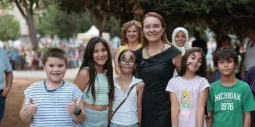 mutlu-cocuklar-sokaginda-eglence-devam-ediyor.jpg