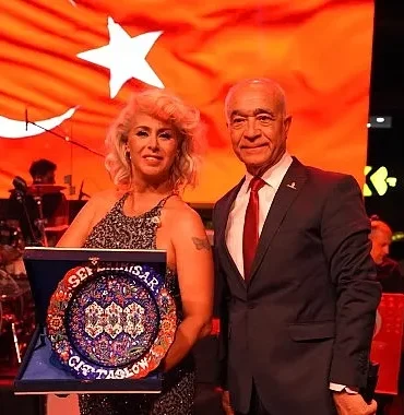 seferihisar-kurtulusunun-104-yilini-buyuk-coskuyla-kutladi.jpg