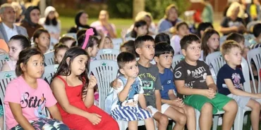 sogukkuyu-parkinda-cocuklarin-sinema-keyfi.jpg