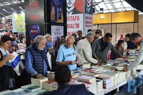 16-antalya-kitap-fuari-kapilarini-acti.jpg