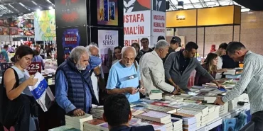 16-antalya-kitap-fuari-kapilarini-acti.jpg