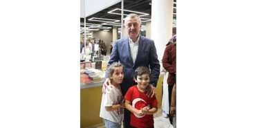 buyukakin-7den-70e-tum-kitapseverlere-tesekkur-etti.jpg