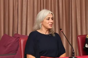 defne-suman-niluferli-okurlariyla-bulustu.jpg