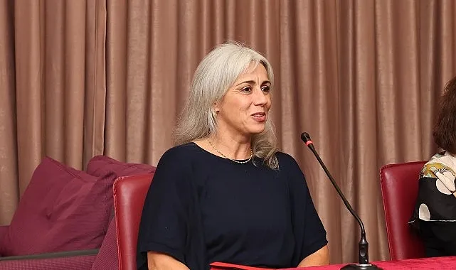 defne-suman-niluferli-okurlariyla-bulustu.jpg