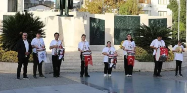 efes-selcukta-engel-tanimayan-genclerden-cumhuriyet-coskusu.jpg