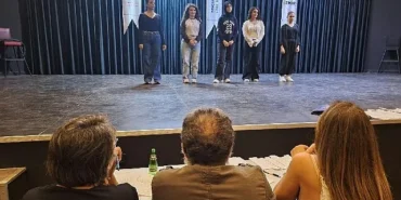genc-izmirde-tiyatro-secmelerine-yogun-ilgi.jpg