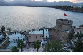 hidirlik-kulesinde-gun-batimi-konserleri-suruyor.jpg