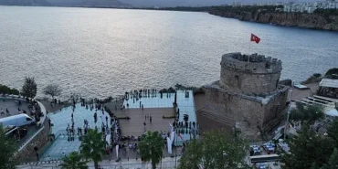 hidirlik-kulesinde-gun-batimi-konserleri-suruyor.jpg