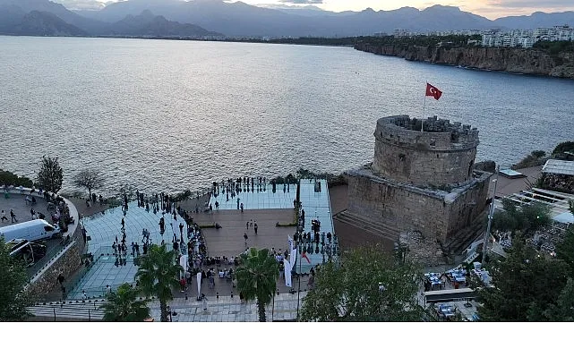 hidirlik-kulesinde-gun-batimi-konserleri-suruyor.jpg