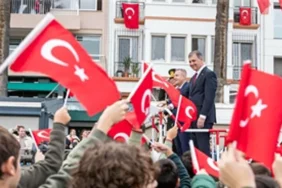 izmirde-cumhuriyet-coskusu-meydanlara-sigmadi.jpg