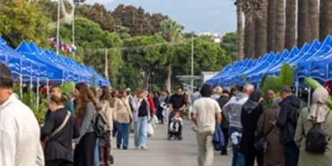izmirin-renkli-festivali-kulturparkta-kapilarini-acti.jpg