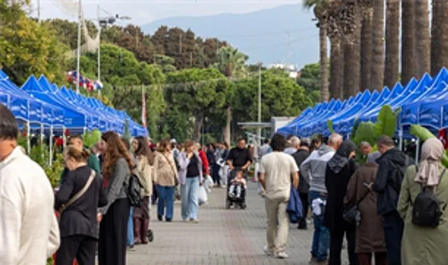 izmirin-renkli-festivali-kulturparkta-kapilarini-acti.jpg