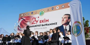 karsiyakadan-ogrenciler-halk-oyunlari-ve-cocuk-korosuyla-cumhuriyet-coskusuna-ortak-oldu.jpg