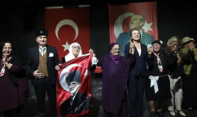 konakin-cinarlarindan-unutulmaz-cumhuriyet-gosterisi.jpg