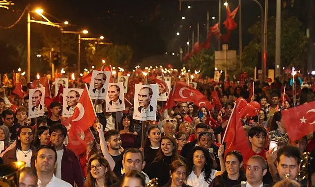 on-binlerce-antalyali-cumhuriyet-icin-yurudu.jpg
