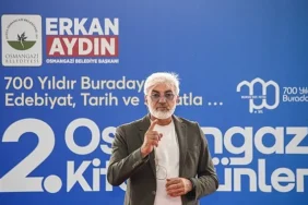 orhan-kemalin-bursasina-kitap-gunlerinde-isik-tutuldu.jpg