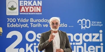 orhan-kemalin-bursasina-kitap-gunlerinde-isik-tutuldu.jpg